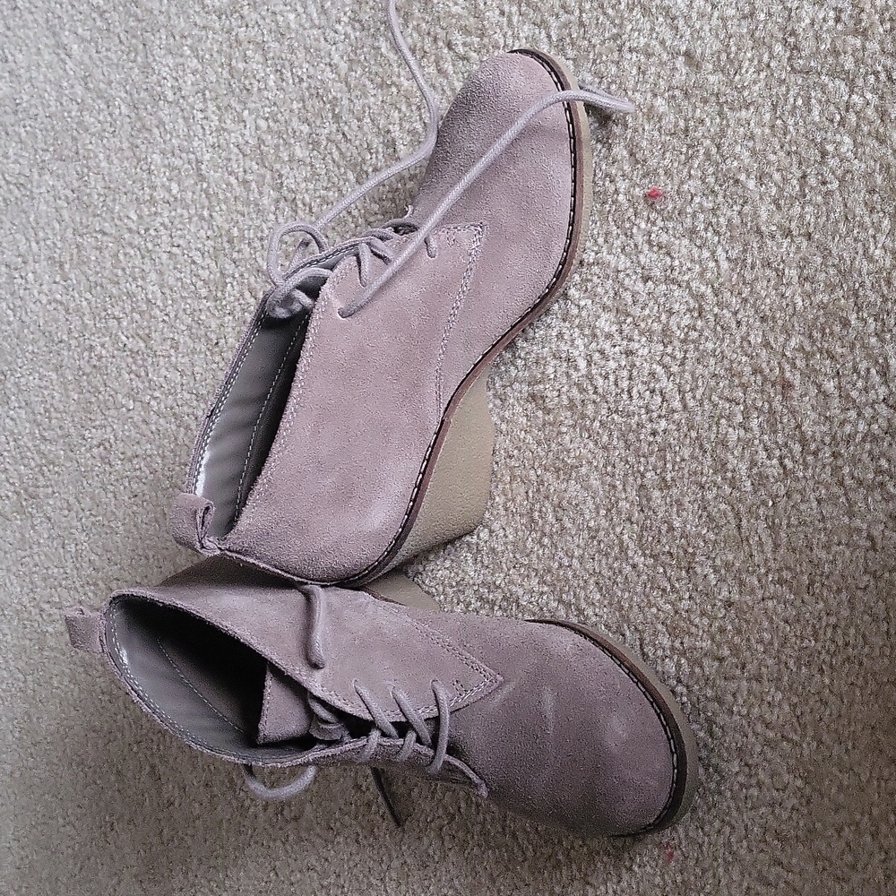 Wedge style shoes